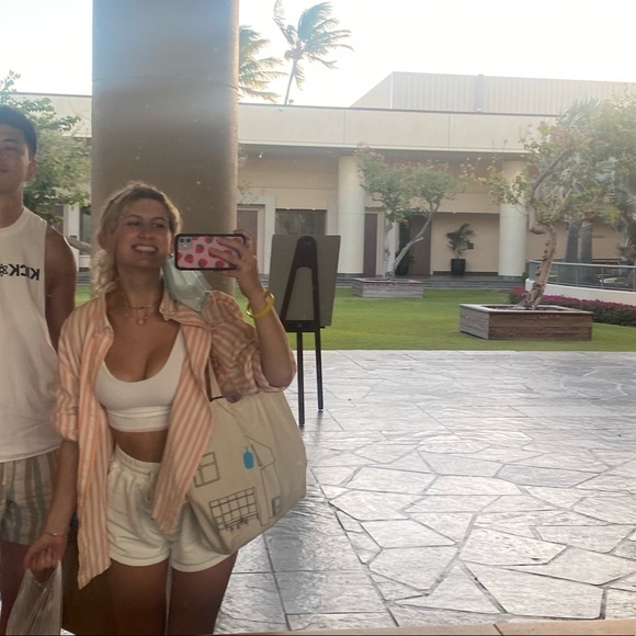 Meet your Posher, Julia - Picture 1 of 1